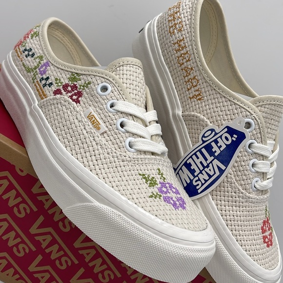 Vans WMNS Cream Floral Sneakers Authentic 44 D
Stitched Together Classic - Picture 6 of 16